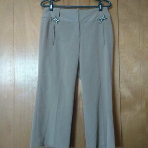 Larry Levine Stretch Women's Size 6 Beige Cropped Capri Pants Bow Detail